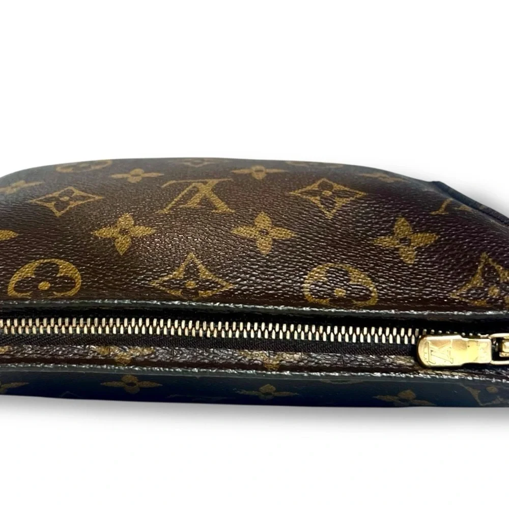 LOUIS VUITTON Vintage Monogram Toiletry Pouch 17